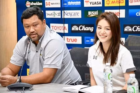 Bên cạnh đó, nhờ nhan sắc của mình bà Wonggopasi cũng được giới trẻ Thái Lan rất hâm mộ và được miêu tả chẳng kém cạnh các hot girl sang chảnh tại xứ Chùa Vàng.