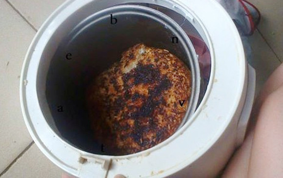 Khi nồi cơm điện cũng không thể cứu vãn cho cánh mày râu.