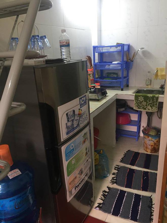 Không chỉ khoe những bức ảnh căn phòng trọ gọn gàng, Xuân Trường còn bày tỏ rằng vì là cung Xử Nữ quá ngăn nắp nên anh hay bị bạn bè trêu chọc là con gái.