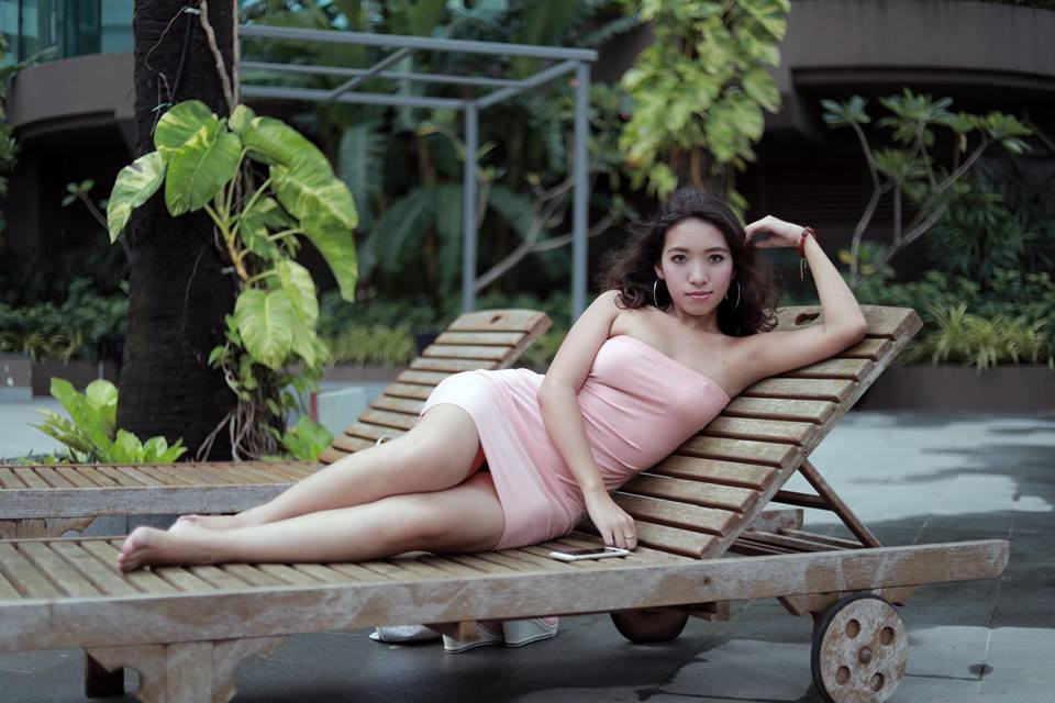 Nguyên nhân dẫn đến việc đình chỉ hoạt động y tế của nữ bác sĩ Myanmar là do cô nàng này đã cho đăng tải những hình ảnh không phù hợp với truyền thống của Myanmar.