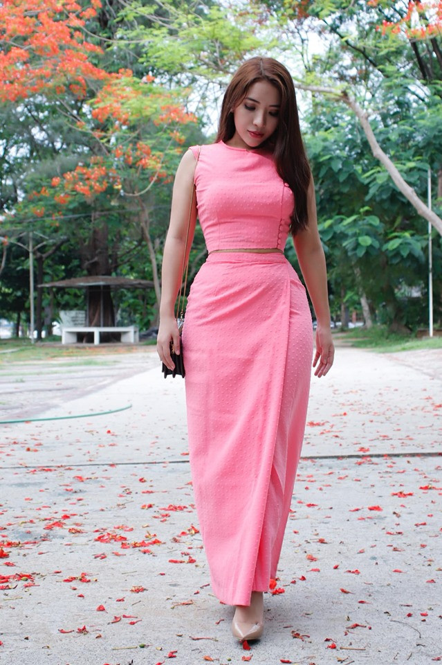 Quyết định của Hội đồng Y tế Myanmar làm dấy lên cuộc tranh luận trên mạng xã hội. Nhiều người cho rằng việc mặc bikini chụp ảnh là chuyện cá nhân.