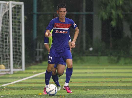 Trong đợt tập trung cho VL U23 châu Á, Tấn Sinh là cầu thủ duy nhất của Quảng Nam được triệu tập, đây cũng là điều khiến chàng trung vệ 21 tuổi này càng cẩn thận hơn trong hành trình của mình.