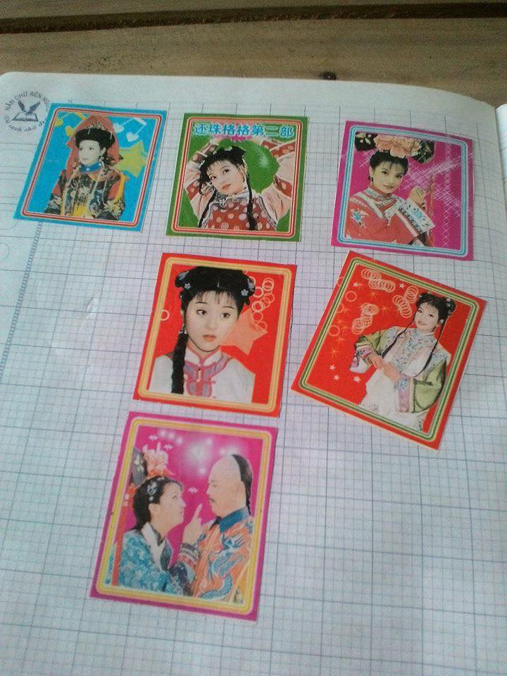 Sau một mùa hè chăm chỉ làm việc nhà để bà chị, ông anh cho tiền tiêu vặt, chắc chắn những cô cậu bé thời ấy sẽ vênh mặt với bạn bè khi khoe bộ sưu tập hình dán phong phú.