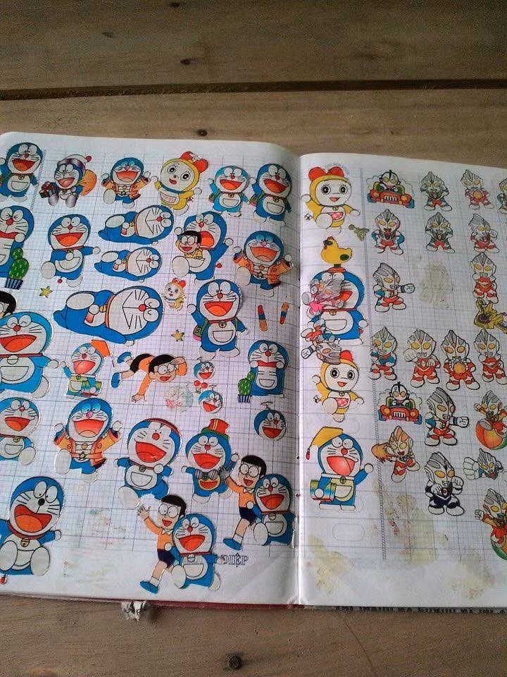 Loạt ảnh về cuốn vở huyền thoại này sau khi được đăng tải lên MXH đã khiến nhiều người được dịp hồi tưởng về "tuổi thơ dữ dội" của chính mình.