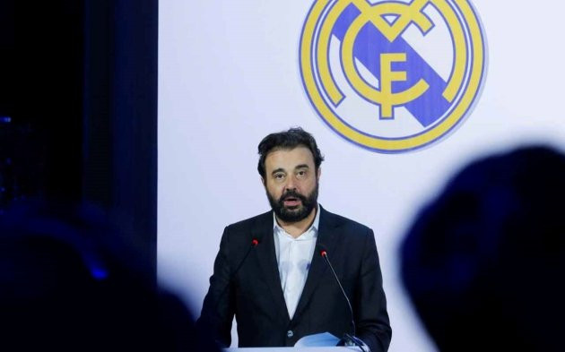 Mới đây nhất, theo nguồn tin đáng tin cậy đến từ tờ HLN (Het Laatste Nieuws, tờ báo tiếng Hà Lan có trụ sở đặt tại Brussels, Bỉ), đích thân CEO của Real Madrid, ông Jose Angel Sanchez đang chuẩn bị cho chuyến bay trực tiếp đến London, Anh để hoàn tất những thương thảo cuối cùng trong bản hợp đồng chuyển nhượng ngôi sao người Bỉ, Eden Hazard.