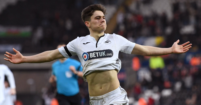 Tờ Evening Standard bổ sung rằng MU muốn có James với giá khoảng 10 triệu bảng, tuy nhiên, Swansea đã yêu cầu mức phí chuyển nhượng lên gần 20 triệu bảng.