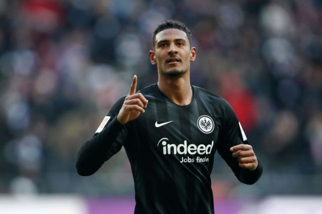 Theo ESPN, MU đã liên tục theo dõi cầu thủ Haller khi Eintracht Frankfurt tranh tài ở Europa League.