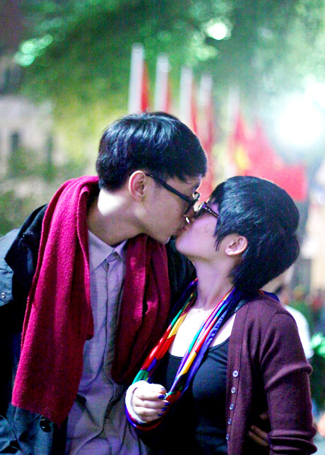 Tuy nhiên, ý nghĩa của những nụ hôn đêm giao thừa thì chắc hẳn không phải bạn trẻ nào cũng biết. Nhưng phải công nhận rằng, đó là một nét đẹp cần phải học tập.