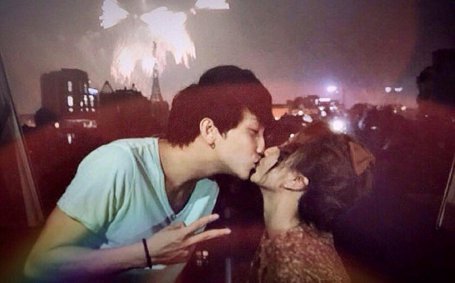 Chứng kiến những nụ hôn ngọt ngào đêm giao thừa, nhiều người chắc hẳn sẽ hạnh phúc nhưng cũng không ít người cảm thấy tủi thân.