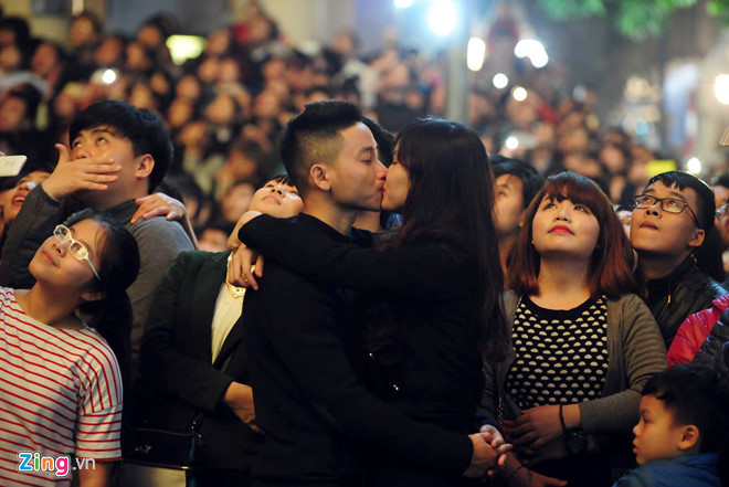 Không chỉ được hòa mình trong không khí của một lễ hội thực sự với âm nhạc, ánh sáng mà các chương trình đếm ngược còn là địa điểm vui chơi cho các bạn trẻ dịp chuyển giao giữa năm cũ sang năm mới.