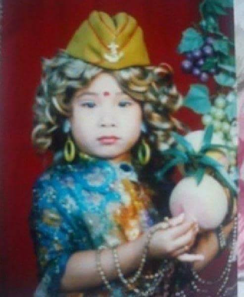 Mới đây trên mạng xã hội, các dân mạng đã cho đăng tải loạt ảnh ngày bé của chính mình, vừa là để hoài niệm, vừa để ngắm sự thay đổi của mình so với thời 3 - 4 tuổi.