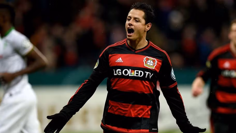 "Chicharito" là cái tên được nhiều CĐV Man United cảm thấy nhớ nhất lúc này. "người thừa" của Quỷ đỏ, "Hạt đậu nhỏ" liên tục tỏa sáng trong màu áo đội bóng mới Bayern Leverkusen và hiện là cầu thủ xuất sắc nhất Bundesliga 3 tháng liên tiếp. Goal.com/ Independent.