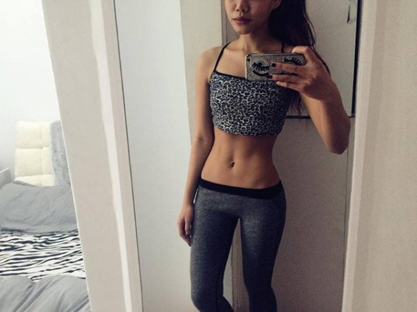 Nayika gây chú ý bởi thân hình bốc lửa, làn da nâu khỏe khoắn, vòng một đầy đặn và đặc biệt là vòng eo con kiến chỉ 46 cm.