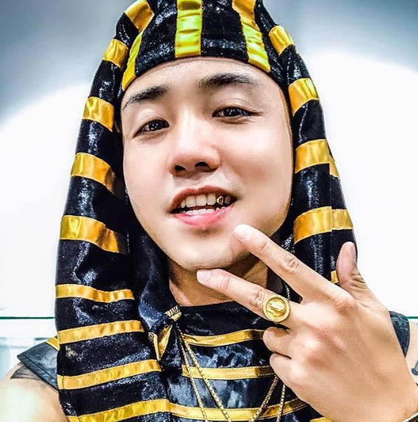 Hiện câu chuyện đem 200 triệu đồng toàn 2.000 đồng đi gửi của chàng trai vẫn nhận được nhiều sự chú ý của CĐM và không ít sự tranh cãi đã xảy ra.