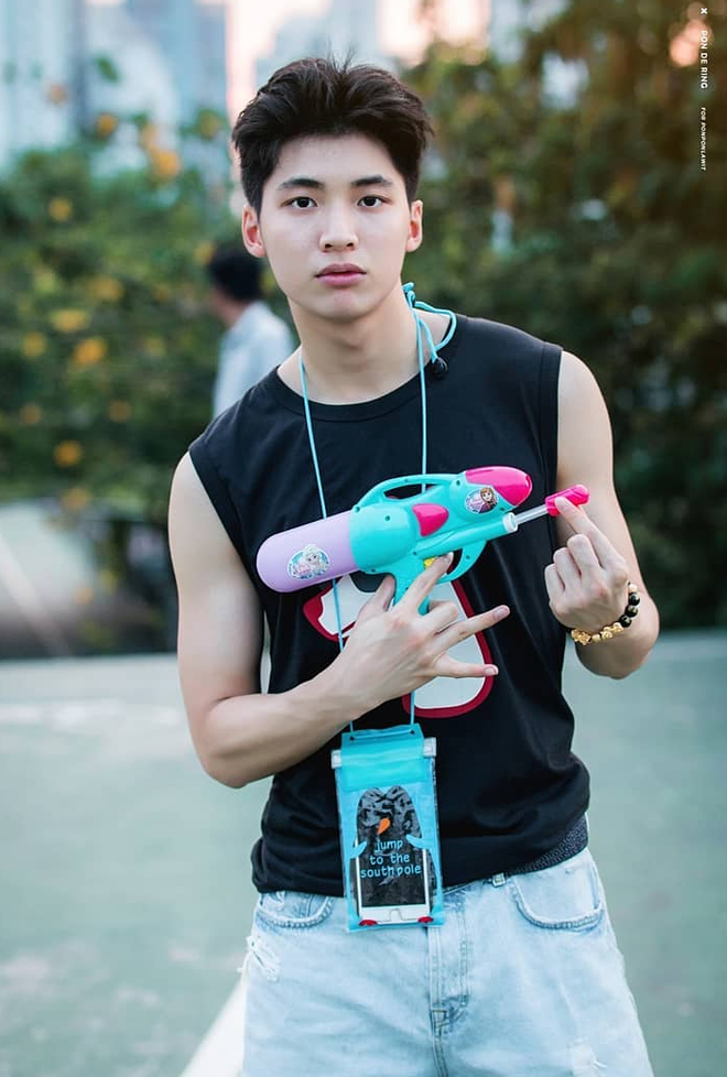 Những ngày này trên MXH, chỉ cần gõ hashtag songkran trên Instagram, bạn sẽ nhanh chóng tìm thấy hàng hoạt hình ảnh hội tụ của dàn trai xinh gái đẹp tại Tết té nước 2019 sôi động này.