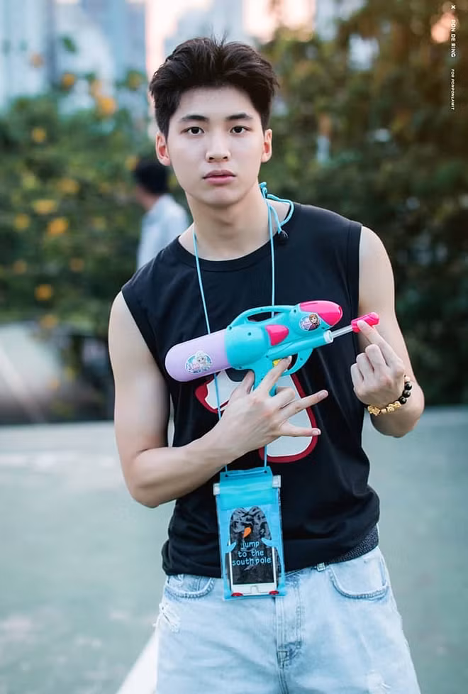 Những ngày này trên MXH, chỉ cần gõ hashtag songkran trên Instagram, bạn sẽ nhanh chóng tìm thấy hàng hoạt hình ảnh hội tụ của dàn trai xinh gái đẹp tại Tết té nước 2019 sôi động này.