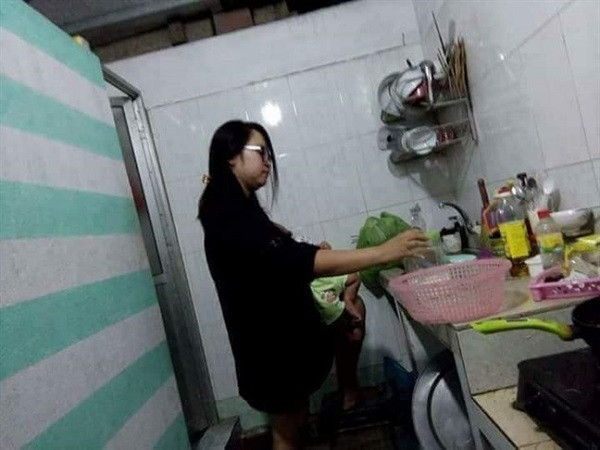 Sau khi được chia sẻ trên mạng xã hội, nhiều dân mạng đã hỏi các chị em rằng: "Liệu sau khi xem những hình ảnh này các bạn đã cảm nhận được hết những nỗi vất vả, khó khăn không nói nên lời khi làm mẹ chưa?"