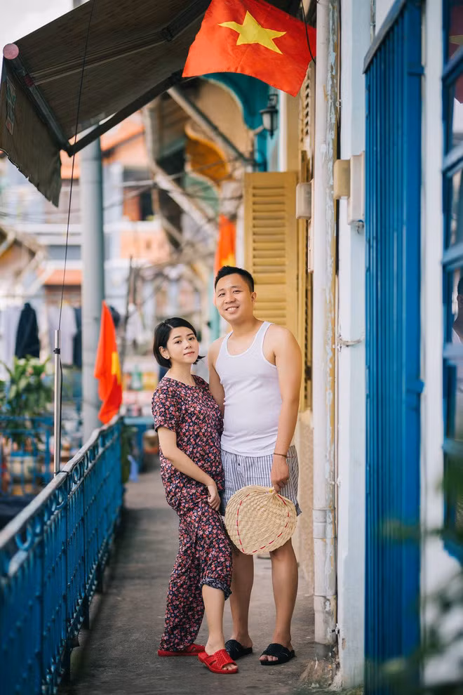 May mắn khi cho cặp đôi bá đạo này là họ có nhiếp ảnh là một người bạn thân của hai vợ chồng nên họ không phải ngại ngùng và rất hiểu ý nhau. Ảnh sử dụng trong bài: FBNV.