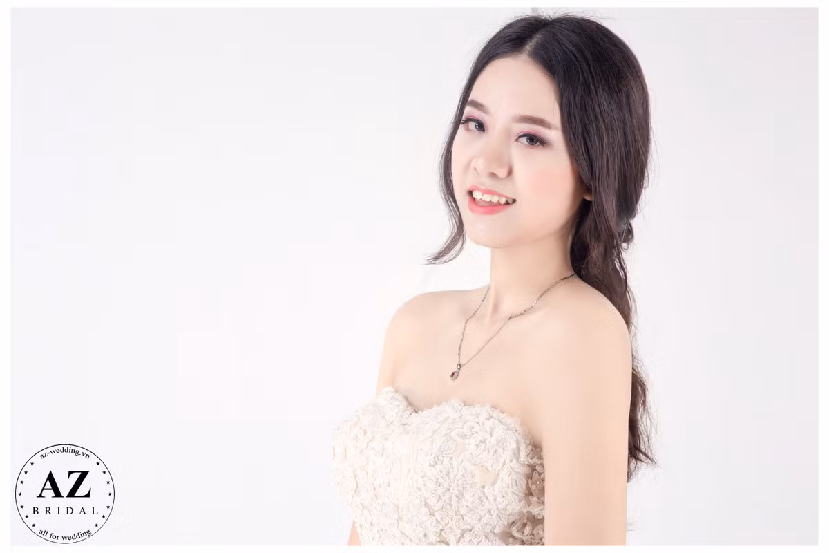 Với gần 200 đơn đăng ký, ban giám khảo cuộc thi Tài sắc Nhân Văn – USSH Gralent 2016 đã tìm ra được top 20 gương mặt sáng giá bước vào vòng chung kết.