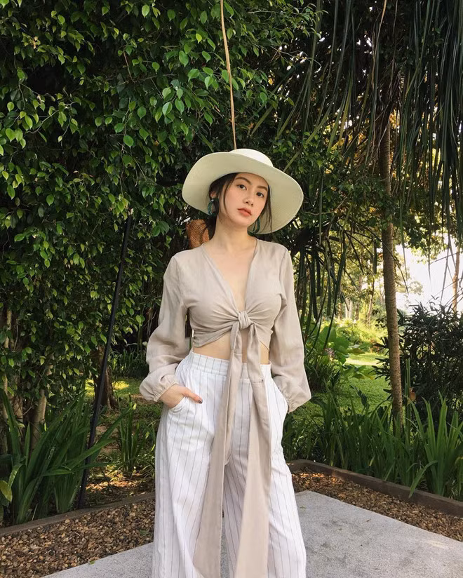 Do là học sinh ngành thiết kế thời trang nên những bức ảnh của Chi khá có "chất" và được nhiều bạn trẻ học tập theo.