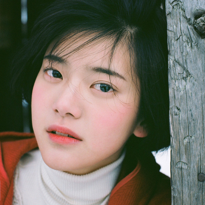 Những góc nghiêng gương mặt của Min Seo thì khỏi phải nói, thần thánh đến mức có thể khiến người đối diện liêu xiêu chỉ trong vòng 1 nốt nhạc