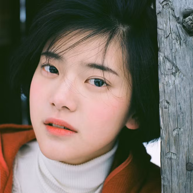 Những góc nghiêng gương mặt của Min Seo thì khỏi phải nói, thần thánh đến mức có thể khiến người đối diện liêu xiêu chỉ trong vòng 1 nốt nhạc