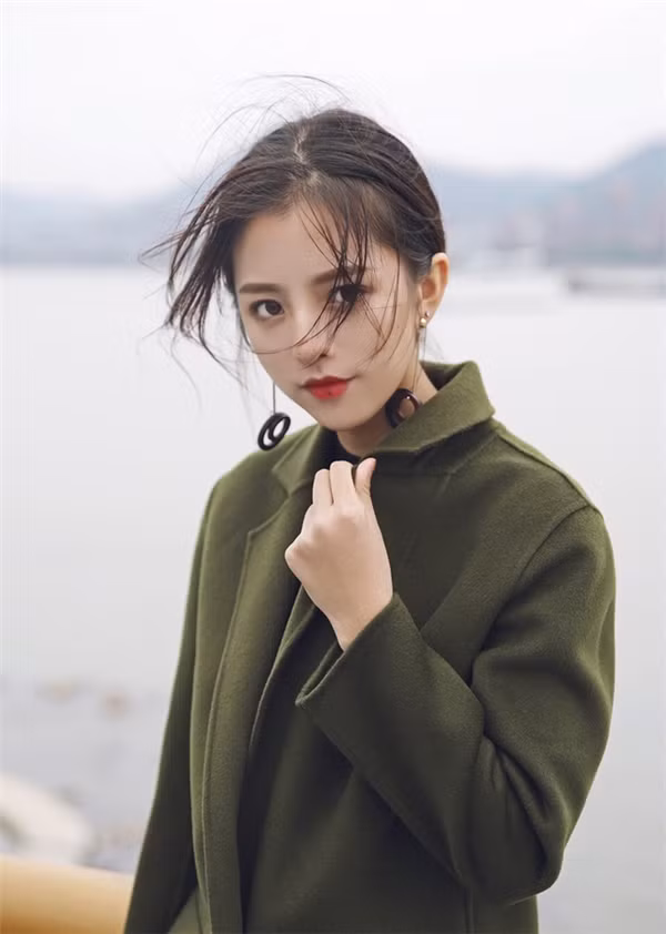 Nói về sắc đẹp của Trần Tử, nhiều cư dân mạng đã lắc đầu vì không có chỗ nào chê được cô nàng này.