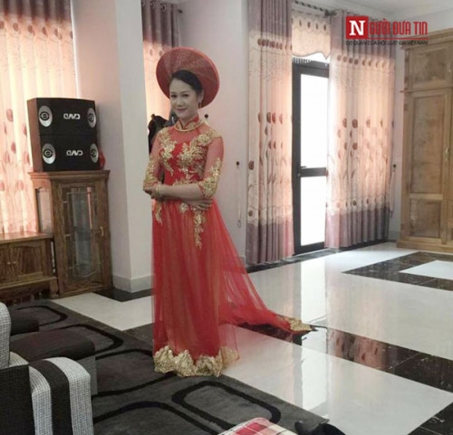 Một số người nhìn khung cảnh cô nàng ngồi chụp ảnh có cái ao đằng sau đã vội vàng nghĩ ra một kế thượng sách giúp T.N thoát khỏi nỗi ám ảnh này. Nickname Anna Malibu bình luận: "Tớ bày cho bạn một cách nhé, bây giờ bạn đứng dậy, xếp gọn gàng mâm bát đĩa thành hàng sau đó sút thẳng xuống ao. Thế là xong đỡ phải rửa".