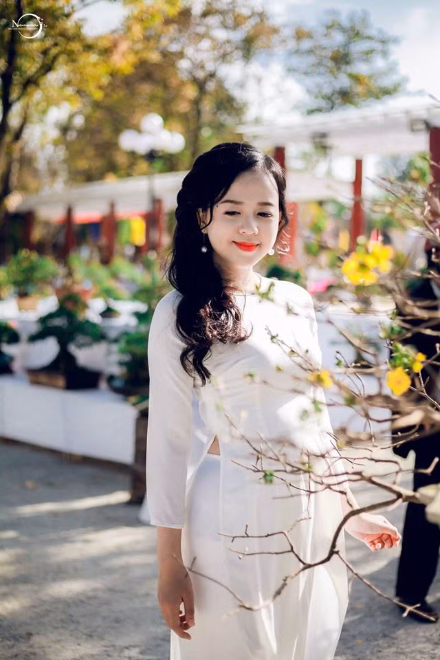 Nữ sinh Quảng Ngại - Hoàng Thanh Loan sinh ngày 1/5/1997. Hiện tại, cô nàng đang là sinh viên năm hai của trường Đại học Tài chính Kế toán Quãng Ngãi, khoa Kế toán – Kiểm toán.