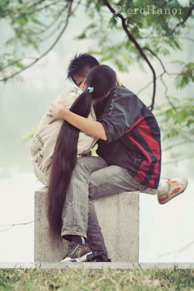 Nickname M.Q bày tỏ: "Tại sao không biết suy nghĩ trước sau mà cứ thoải mái thể hiện tình cảm như vậy được nhỉ. Chẳng may con vịt nó lật úp, trong khi họ còn không mặc áo phao thì quả thực, không biết hậu quả sẽ ra sao nữa".