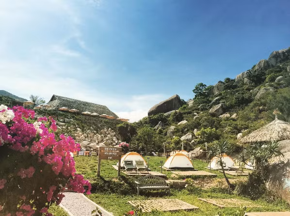 Khu dã ngoại Trung Lương thuộc xã Cát Tiến, huyện Phù Cát, tỉnh Bình Định. Địa điểm du lịch này cách thành phố Quy Nhơn khoảng 30km về phía đông. Ảnh: nguyen-phuong-quang.