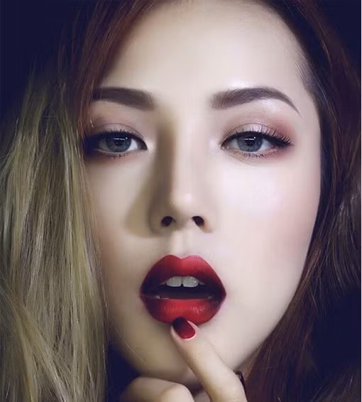 Khuôn mặt cực đẹp của blogger xinh đẹp Pony sau khi trải qua bàn tay ma thuật của chính cô. Ảnh sử dụng trong bài: Facebook nhân vật.