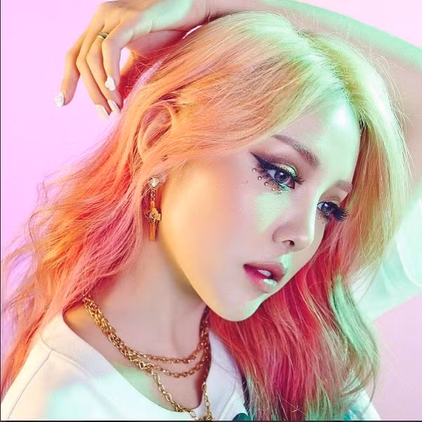 Pony đã tự xây dựng cho riêng mình một hãng mỹ phẩm trang điểm mang tên “Pony Effect”, gây sốt và nhận được sự yêu mến của các tín đồ yêu làm đẹp khắp châu Á.