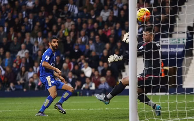 Tiền vệ Riyad Mahred của CLB Leicester City đang thể hiện phong độ rất ấn tượng tại giải Ngoại hạng Anh mùa này. Tiền vệ người Algeria không chỉ sở hữu thành tích ghi bàn ấn tượng với 7 bàn thắng sau 11 lần ra sân mà anh còn là một trong những chân chuyền hàng đầu châu Âu với trung bình 2 cơ hội thành bàn cho đồng đội mỗi trận.