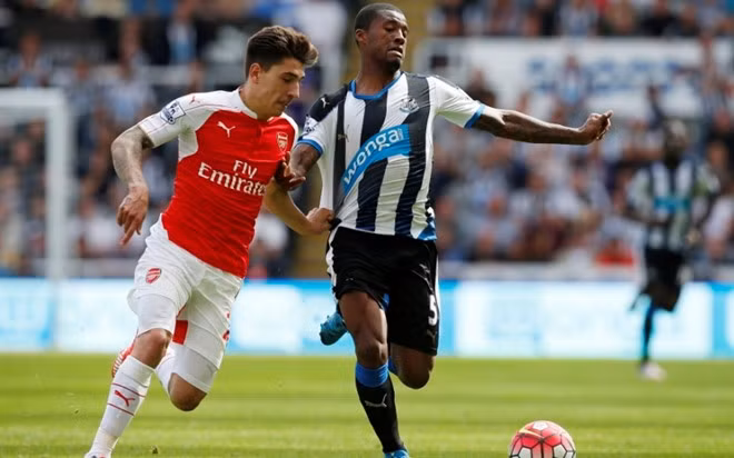 Thật bất ngờ khi “Cỗ máy ghi bàn” có hiệu suất cao thứ nhì tại giải Ngoại hạng lại là một cầu thủ chơi ở trung tâm hàng tiền vệ. Đó là Georginio Wijnaldum của CLB Newcastle. Chỉ tung ra 14 cú dứt điểm chính xác từ đầu mùa, cựu cầu thủ PSV đã ghi đến 6 bàn thắng cho đội chủ sân Saint James’ Park.