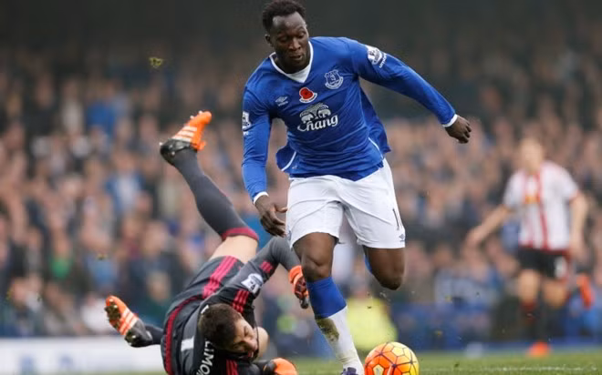 Với thể hình và tốc độ, tiền đạo Romelu Lukaku đang sở hữu 7 bàn thắng sau 12 trận đấu và tương đương với 29,2% cơ hội có được giúp cầu thủ người Bỉ xếp thứ 7 trong danh sách những chân sút có hiệu suất tốt nhất nửa đầu Premier League 2015/2016.