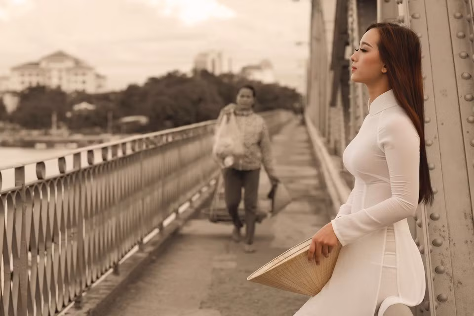 Cùng ngắm nét duyên dáng thùy mị của cô Hoa khôi "Duyên dáng áo dài 2017" Nguyễn Thị Thạch Thảo. Ảnh trong bài: Facebook nhân vật.