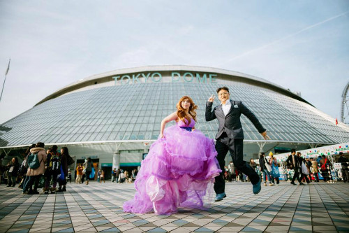 Theo chủ nhân của bộ ảnh cưới thảm họa này cho biết, họ đã phải chi ra 190.000 Yên (gần 38 triệu VNĐ) để sang Nhật chụp ảnh cưới.