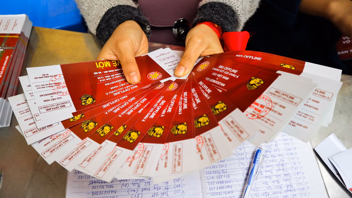 Mệnh giá mỗi tấm vé tại SVĐ Hàng Đẫy có giá 30.000 VNĐ và vé đã chuyển hết đến tay các CĐV.