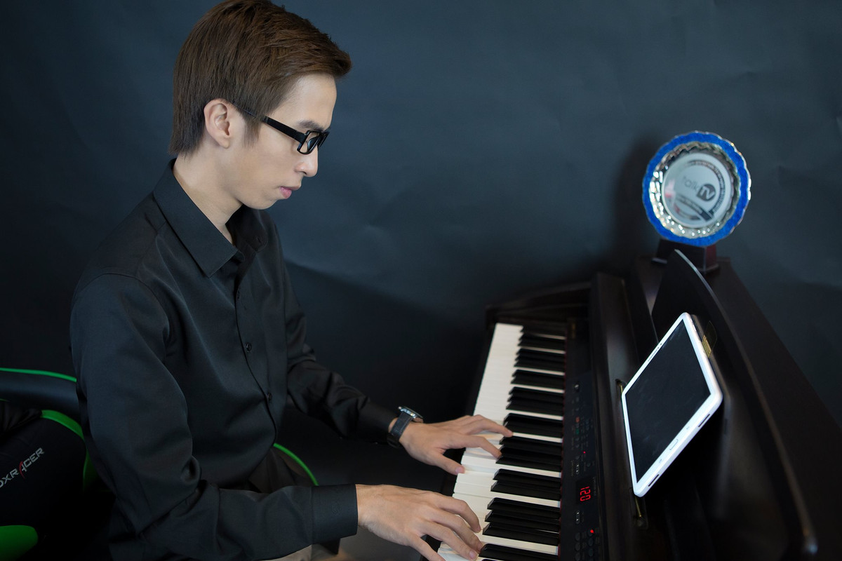 ViruSs xuất thân là Game thủ chuyên nghiệp, đã từng chinh chiến cho rất nhiều đội tuyển mạnh như Hanoi Dragon (đội trưởng), Cyzone…