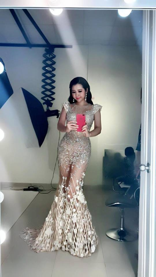 Chị Lợi kể rằng lúc trước khi mang bầu chị cũng tăng thêm 25kg thân hình xồ xề nhưng sau sinh xong thì chị xuống được 15kg. Từ đó chị giữ chế độ ăn lành mạnh thì mới có được vóc dáng như hiện tại.