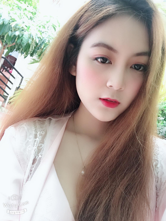 Được biết, bố mẹ Trần Trân từng là Hiệu trưởng trường Tiểu học trên địa bàn, do đó, theo truyền thống gia đình, từ bé Nam Trân đã mong muốn lớn lên sẽ trở thành cô giáo, và đó cũng là định hướng của bố mẹ Trân.