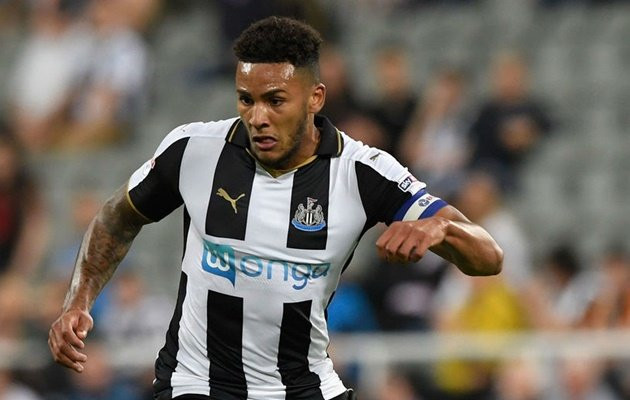 CLB Chelsea đang lên kế hoạch tăng cường hàng phòng ngự bằng việc nhắm đến trung vệ Jamaal Lascelles, cầu thủ đang khoác áo Newcastle United.