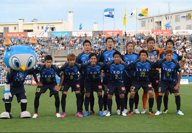 Mùa giải hiện tại, Yokohama FC đang xếp thứ 16 tại J.League 2 sau 38 vòng đấu. Khoảng cách giữa họ và nhóm "cầm đèn đỏ" lên tới 7 điểm.