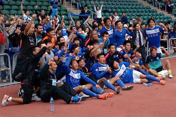 Ngay khi được thành lập, đội bóng này đã liên tiếp vô địch giải Japan Football League (hạng 3 Nhật Bản) để thăng hạng J.League 2 năm 2001.