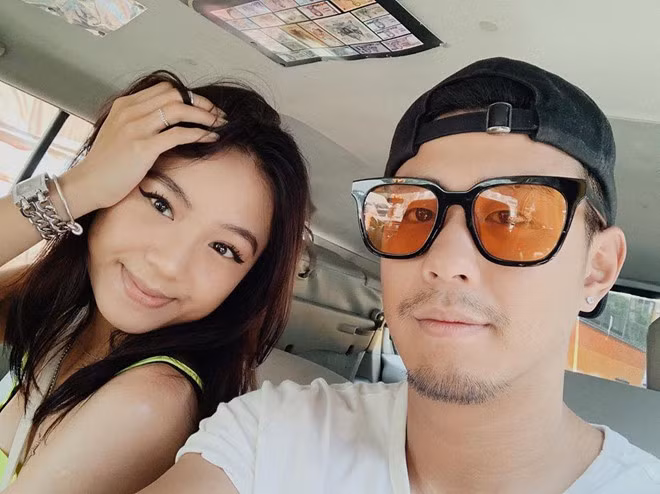 Huy Me thường xuyên khoe ảnh bạn gái Trúc Anh (sinh năm 1998) trên trang cá nhân. Cô nàng được nhiều người chú ý nhờ ngoại hình đẹp lạ, gu thời trang và phong cách make up đậm chất "Tây".