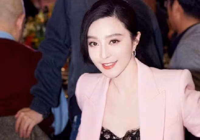 Pham Bang Bang mo tiec moi nguoi noi tieng 