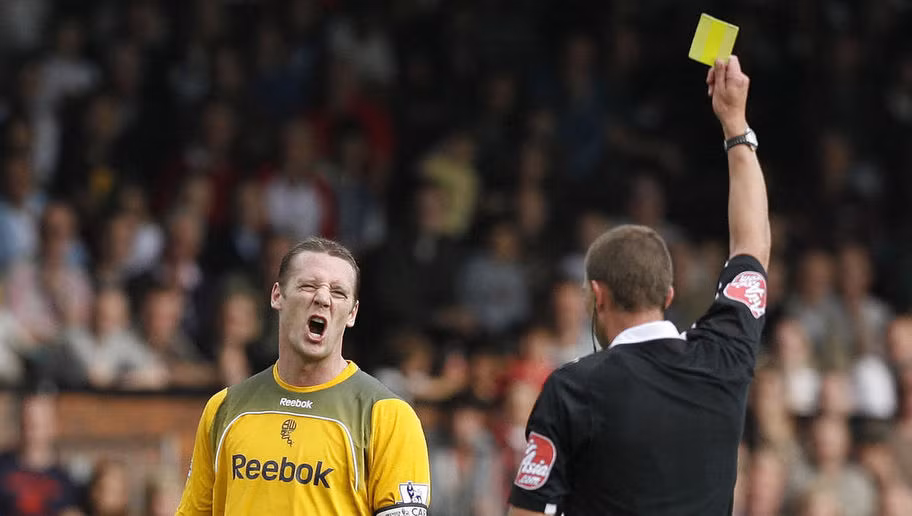 Một tiền đạo nữa của giải Ngoại hạng Anh nằm trong danh sách mà không một cầu thủ nào muốn góp mặt là Kevin Nolan với 85 thẻ vàng.