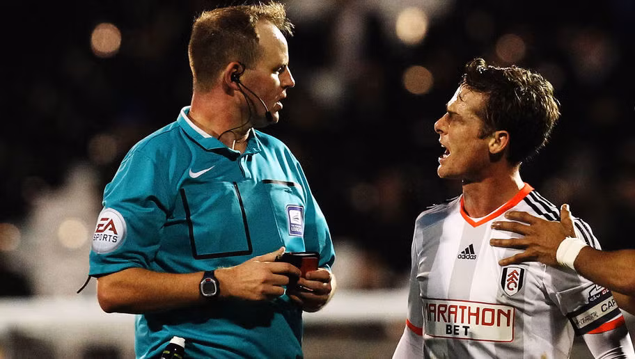 Scott Parker trong những năm dài thi đấu tại Premier League cũng đã nhận 92 thẻ vàng.