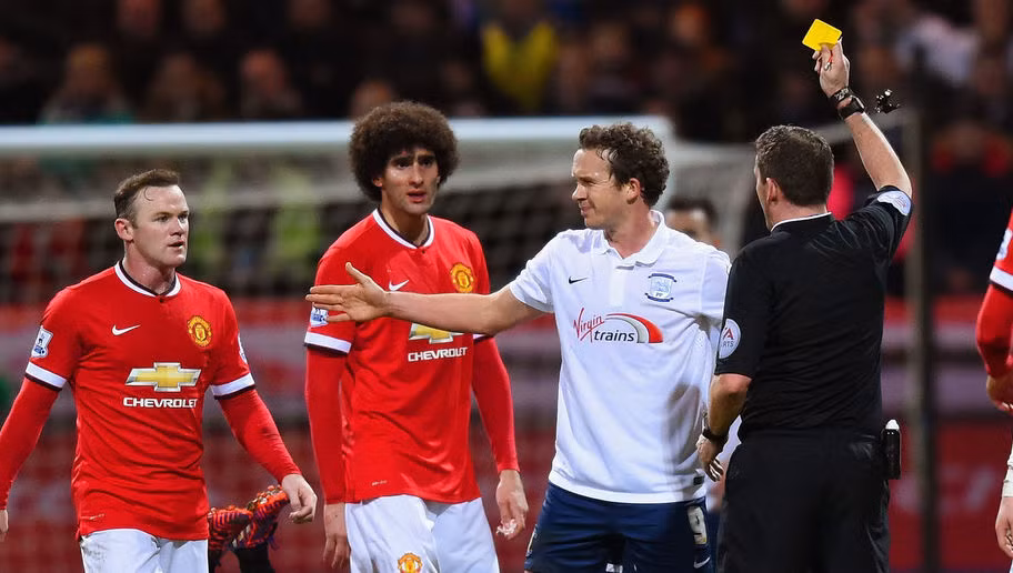 Xếp sau Gareth Barry về khoản phải nhận thẻ vàng tại giải Premier League là cựu tiền vệ của CLB Bolton - Kevin Davies. Cầu thủ này đã phải nhận tới 99 thẻ vàng.